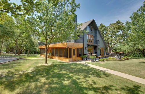 Pottsboro House | Vacation Rental at Lake Texoma, 5 Min Walk!