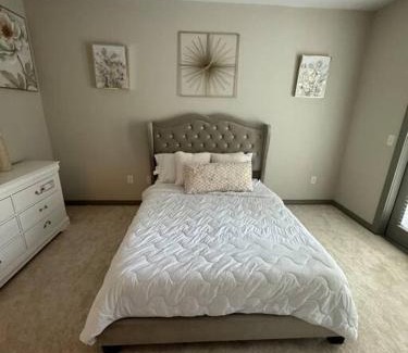 Houston Apartment | Vacation Rental Home with Pool/Skyline View Near Galleria Mall