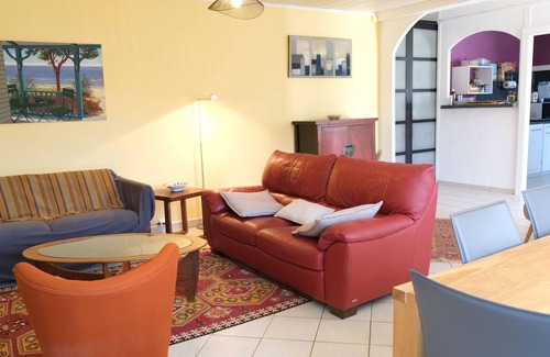 Mallemort House | Vacation rental house on one floor with pool in Mallemort, Provence. 4 persons