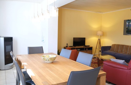 Mallemort House | Vacation rental house on one floor with pool in Mallemort, Provence. 4 persons