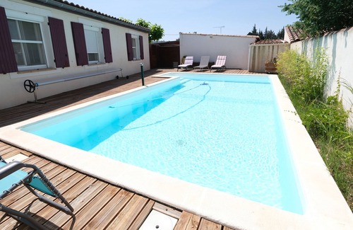 Mallemort House | Vacation rental house on one floor with pool in Mallemort, Provence. 4 persons