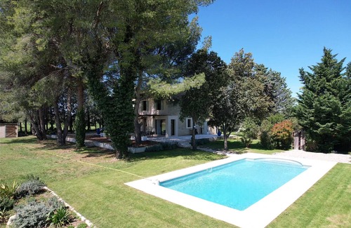 Pont Royal Villa | Vacation rental house with pool LAGNES LS2-411