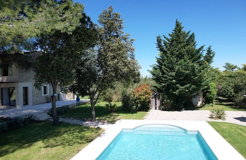 Pont Royal Villa | Vacation rental house with pool LAGNES LS2-411