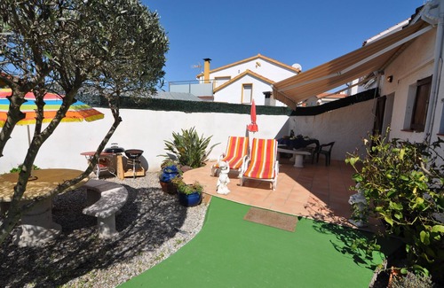 El Mas Mates Ski Chalet | Vacation rental in Roses, Costa Brava: Cozy 2-bedroom house with garden and terrace, 800 meters from the beach.