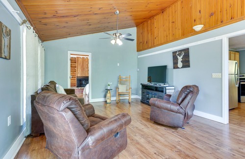 Taswell Cabin | Vacation Rental Near Hoosier National Forest!