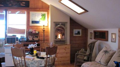 Hopland House | Vacation Rental with Spa and Pool on Winery near Healdsburg, California