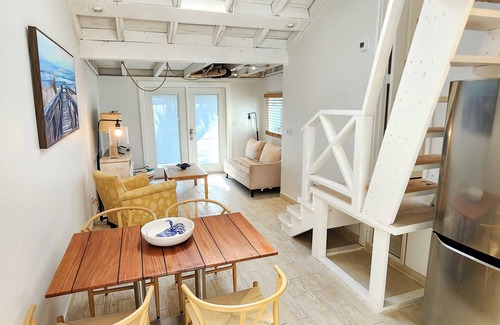 Sarasota Cottage | Vacation starts here! Lovely cottage a few steps away from Lido Beach! unit 4