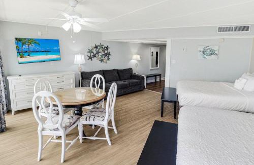 Litchfield by the Sea Apartment | Vacation Time Oceanfront Deluxe Queen Room 4th Flr