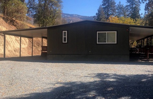 California Hot Springs House | Vacation in the pine forest