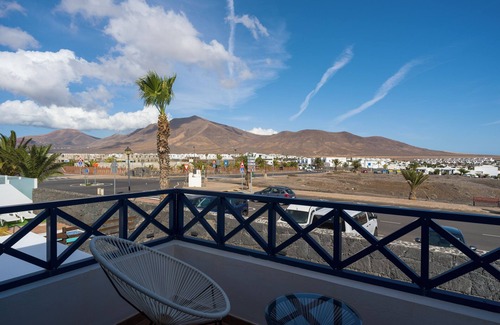 Playa Blanca Villa | Vacation Villa 'Victoria - Marina Rubicon' with Sea View, Wi-Fi and Air Conditioning
