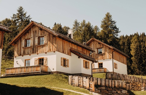 Weisspriach Ski Chalet | Vacations in the mountains - hiking trails and slopes right outside the chalet door