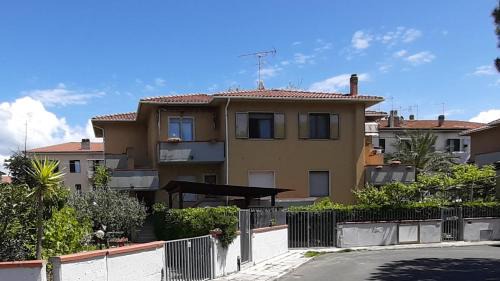 Vada House | VADA (LI) ZONA RESIDENZIALE A 300 MT DAL MARE da 6 a 8 POSTI LETTO