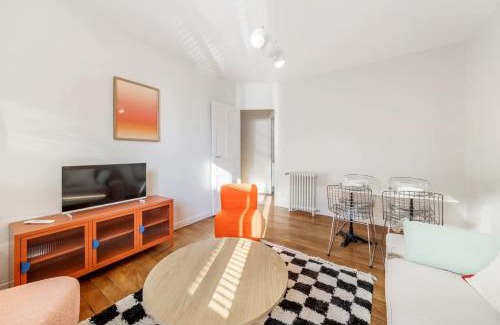 Bourg-l'Eveque Apartment | Vadrouille - Proche Mail - Parking - 4 personnes