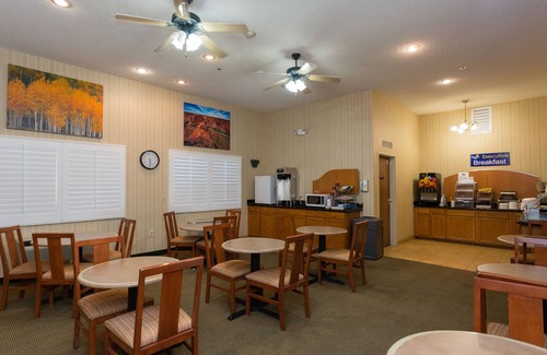 Green Valley Hotel | Vagabond Inn Executive - Green Valley