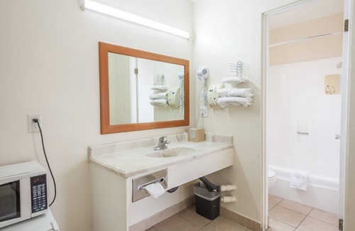 Hemet Hotel | Vagabond Inn Hemet