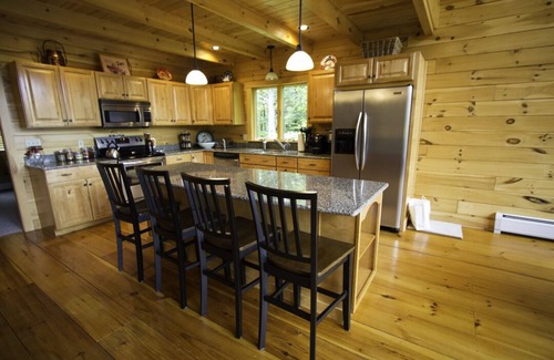 Sunday River Area House | Vail Log Cabin - Large Custom Log Home. Spacious, family-friendly and close to Sunday River