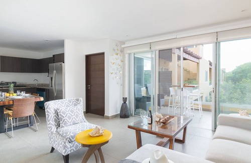 Playacar Fase I Apartment | Vaiven del Viento PH22 By Lockey