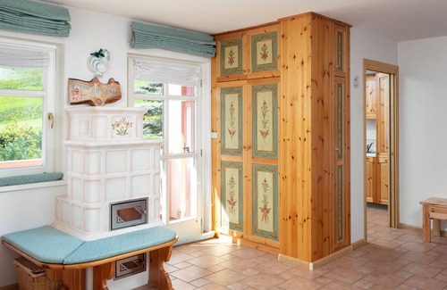 Fontanazzo Apartment | VAL DI FASSA: ELEGANT APARTMENT WITH GARDEN