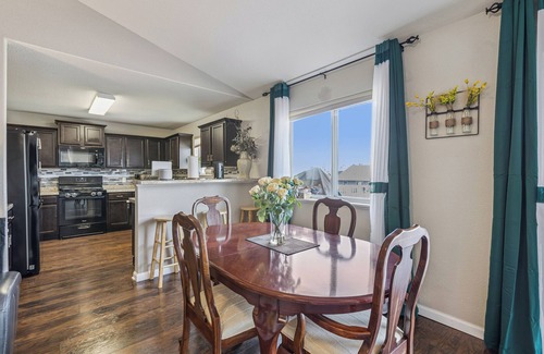 Monticello House | Valclyde Signature Home. Spacious 5BR Retreat with Office & Gym