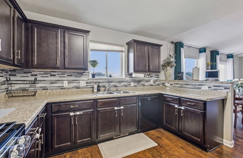 Monticello House | Valclyde Signature Home. Spacious 5BR Retreat with Office & Gym