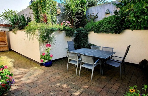 Prestatyn House | Vale View Cottages - The Stables Cottage 5 Star. Near beach & town, Pets welcome