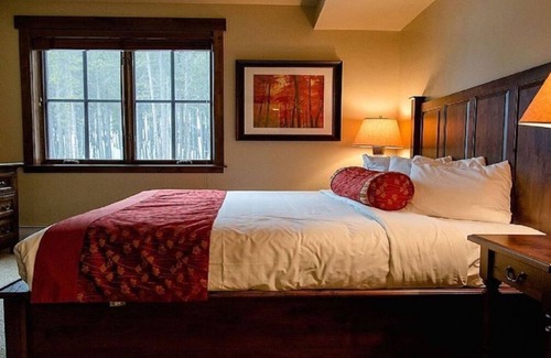 Breckenridge Resort | Valentines Week in Luxury 1-BDRM Sleeps 4 Condo, Peak 7 Ski-In/Ski-Out.