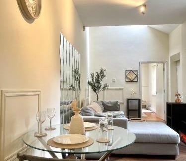 Liverpool Apartment | Valentinez Properties - Apart Hotel with a garden in Liverpool