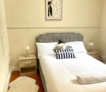 Liverpool Apartment | Valentinez Properties - Apart Hotel with a garden in Liverpool