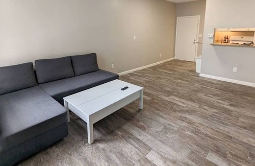Reseda Apartment | Valerio · Cozy 1B/1B: Centrally Located