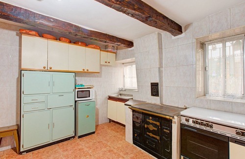 Montemayor de Pililla Villa | Valladolid Retreat with Terrace