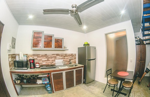 El Cerro House | Valle Pura Vida Condo #101 . Near everything. New modern type apt.
