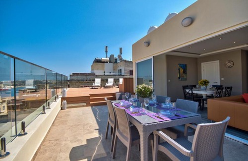 Valletta Apartment | Valletta Luxe 3-Bedroom Duplex Penthouse with Sea View Terrace and Jacuzzi