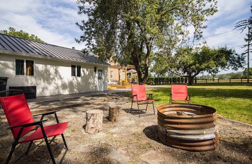 North Bend House | Valley Brickhouse | Hot Tub Trails Downtown 1m