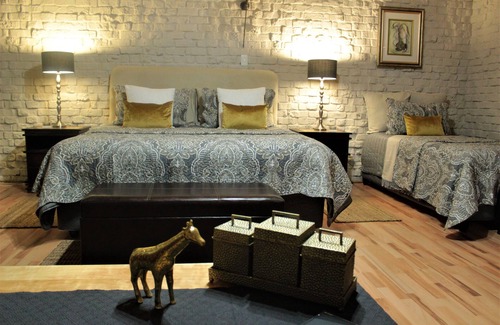Nelson Mandela Bay Cabin | VALLEY BUSHVELD COUNTRY LODGE