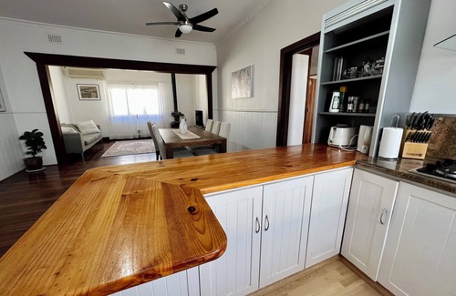 White Gum Valley House | Valley Cottage a beautiful 3 bedroom house