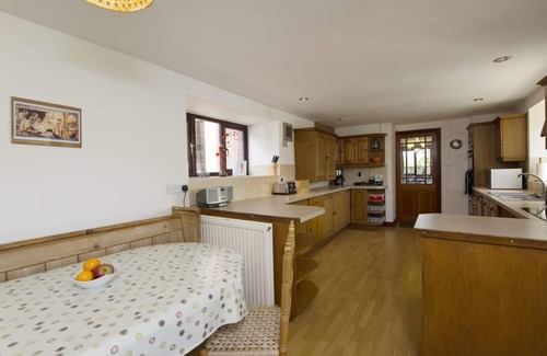 Halberton Cottage | VALLEY HOUSE, family friendly, country holiday cottage in Halberton