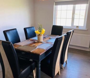 Down Villa | Valley Lodge 3 BR Retreat in Craigantlet Hills