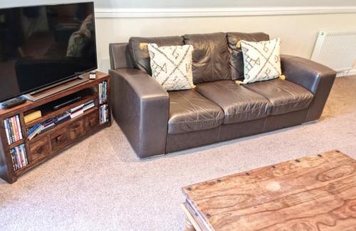 St. Ann's Chapel House | Valley Lodge 47 - Ukc2779