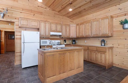 Coon Valley Cabin | Valley Lodge w/Hot Tub & Arcade.