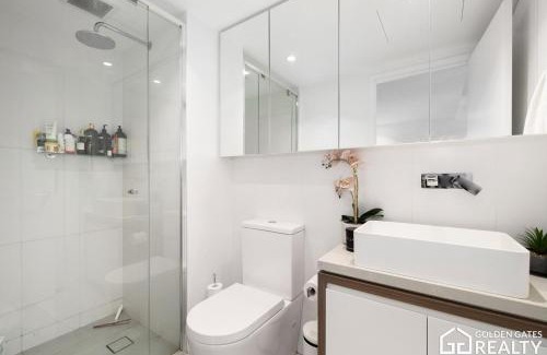 Fortitude Valley Apartment | Valley Lookout - Luxe 1BR plus Exclusive Rooftop Pool