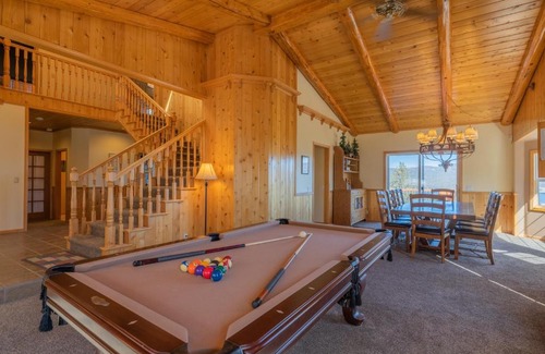 The Village Villa | Valley View Cabin