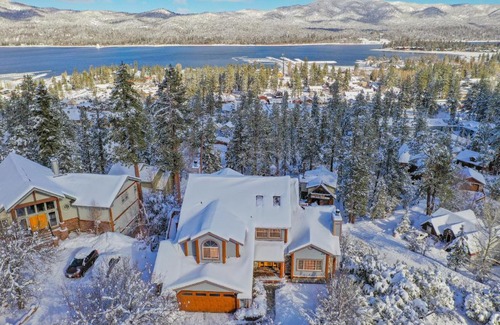 The Village Villa | Valley View Cabin