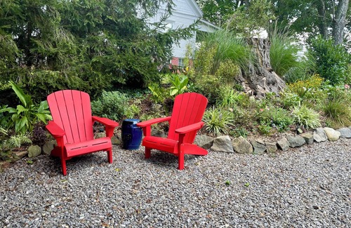 Mars Hill House | Valley View - In Town - Guest Suite