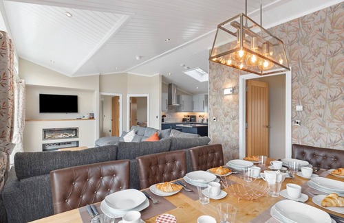 Penally House | Valley View Lodge - Luxury Lodge Hot Tub Close to Beach