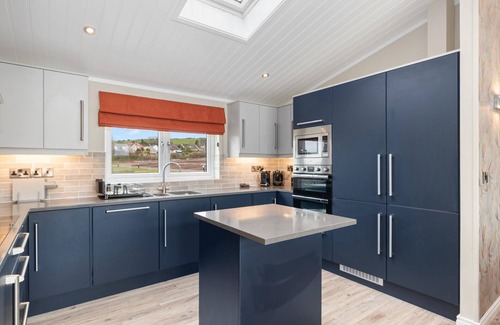 Penally House | Valley View Lodge - Luxury Lodge Hot Tub Close to Beach