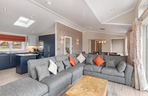 Penally House | Valley View Lodge - Luxury Lodge Hot Tub Close to Beach