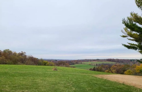 Kent House | Valley view! Outdoor hot tub, 4 bed house.