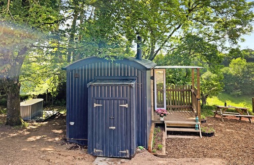 South Molton Apartment | Valley View Retreat Shepherd’s Hut, near North Molton