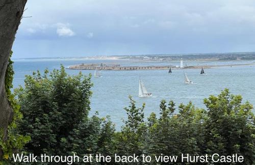 Freshwater House | VALLEY VIEW self-catering coastal bungalow in rural West Wight