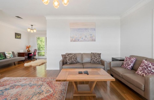 Wentworth Falls House | VALLEY VIEWS ESCAPE / WENTWORTH FALLS